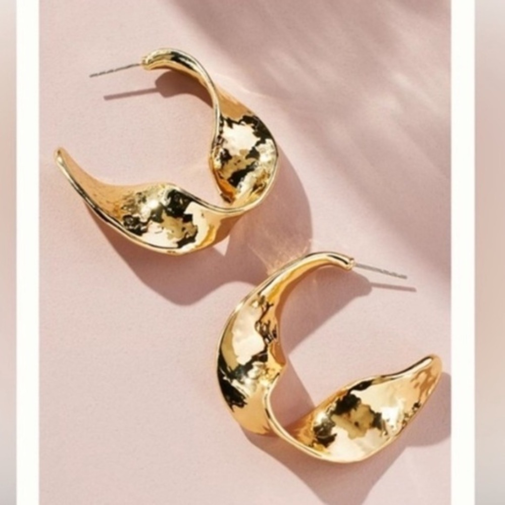 Nwt Anthropologie Twisted Metal Hoop Earrings gold ✅